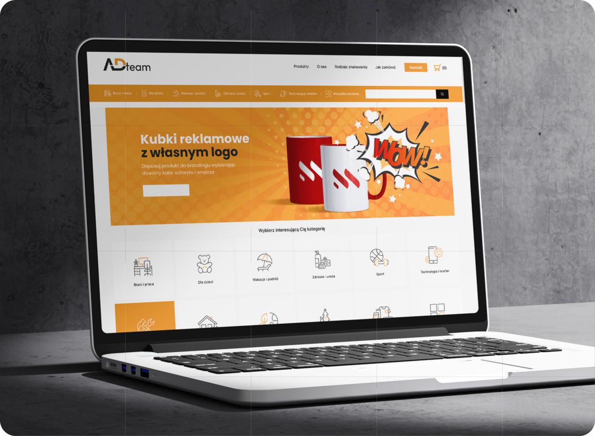 Widok strony adteam.pl na laptopie